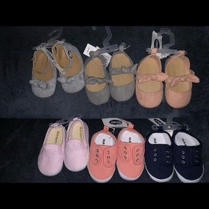 6 pairs of Old Navy Crib Shoes size 6-12 months